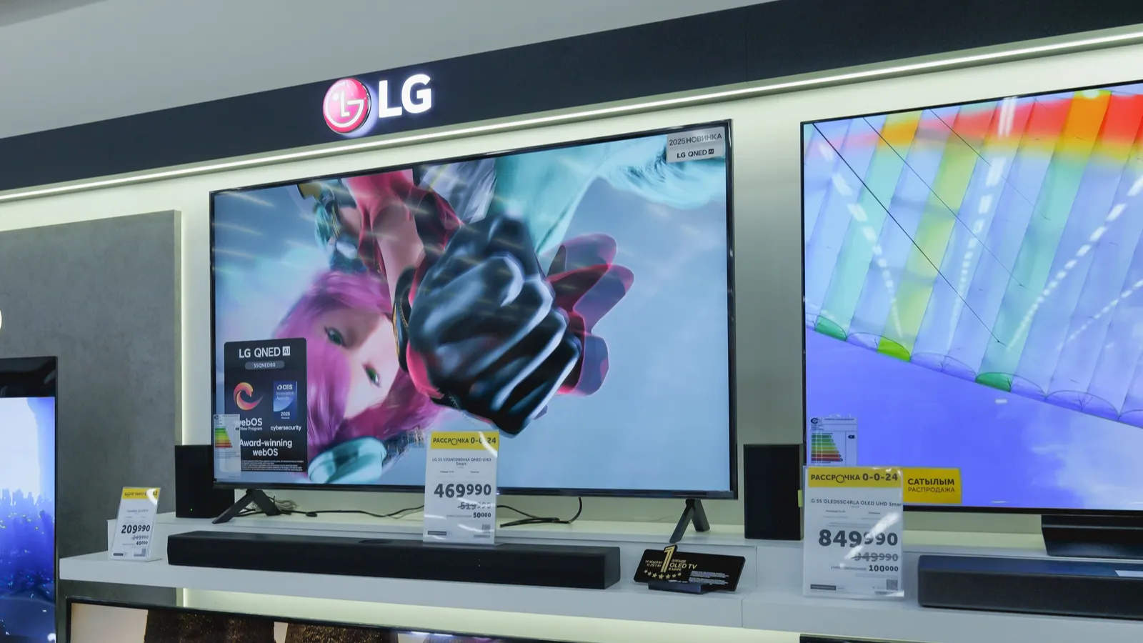 Samsung S85F and LG B5 OLED TVs compared for movies, sports, and gaming