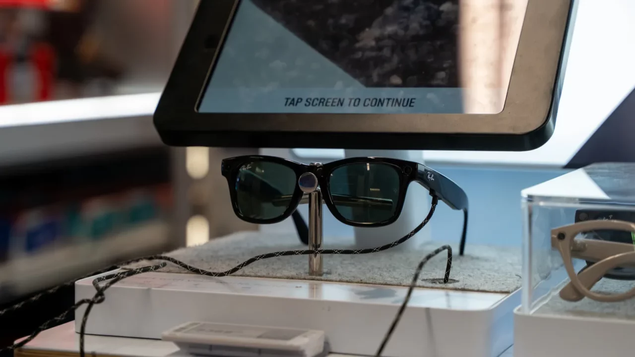 Are smartphones in danger? Meta, Apple, and Google push smart glasses into the mainstream