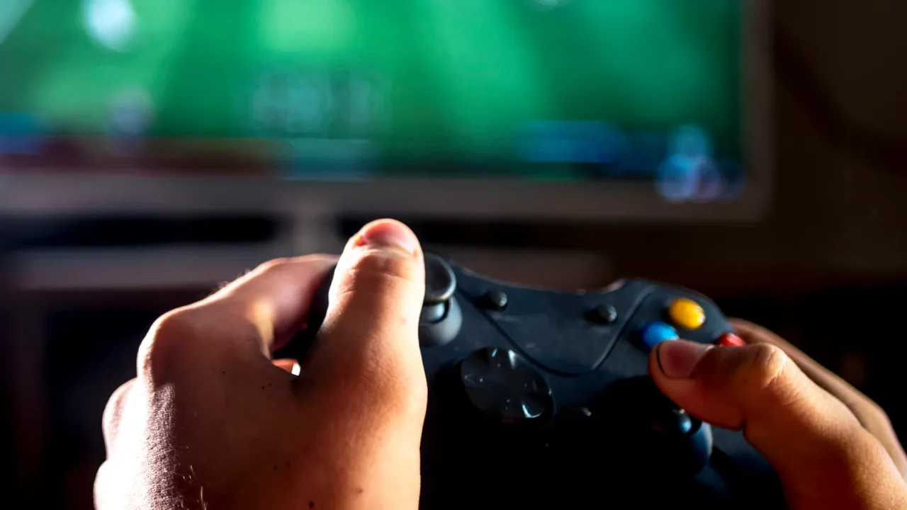 Netflix brings video games to smart TVs