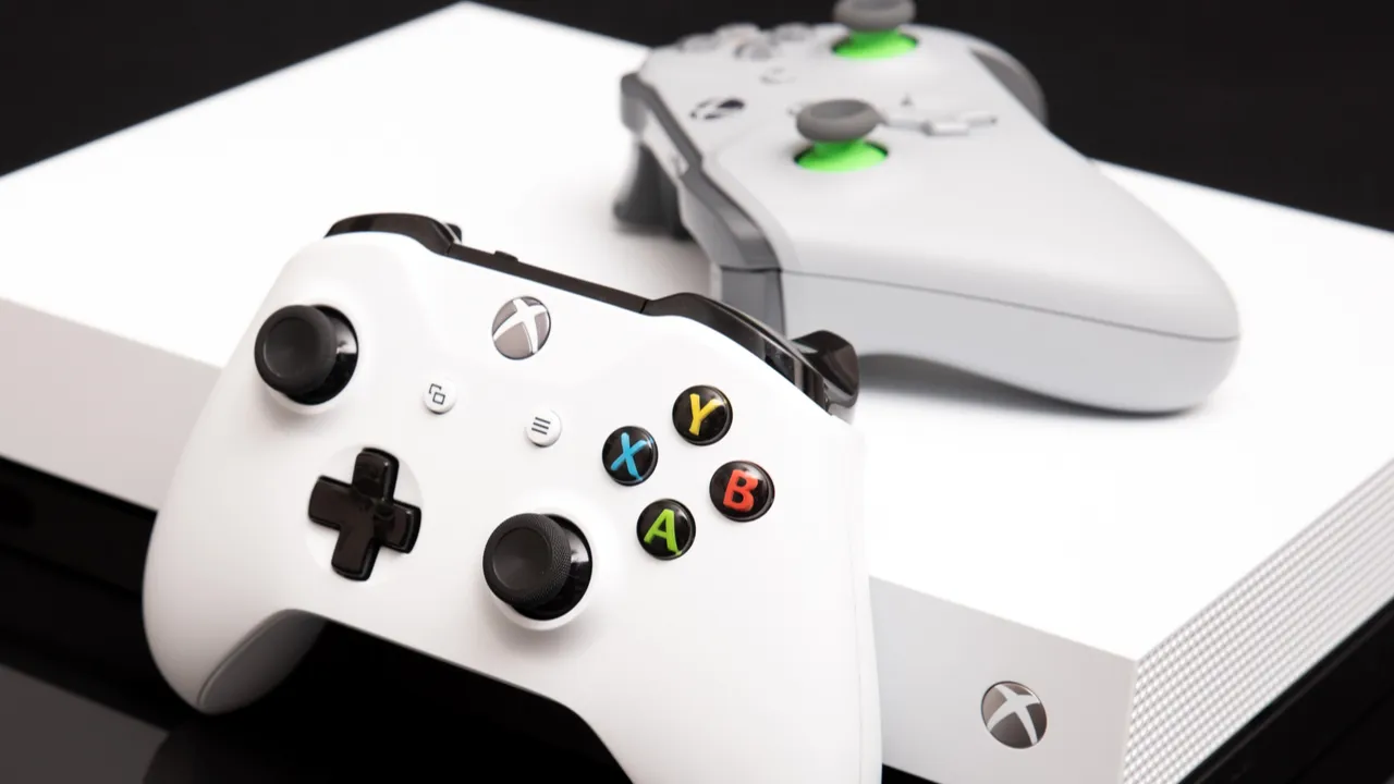 This 2-in-1 Xbox controller outclasses the Xbox Elite Series 2 for less money
