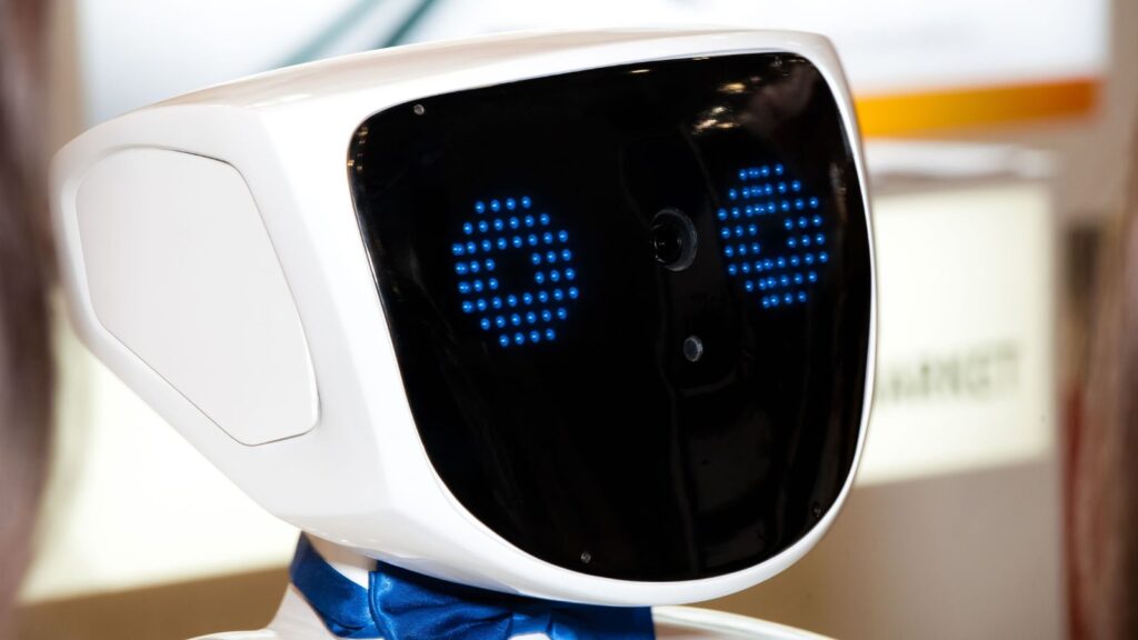 Robotas švytinčiomis mėlynomis akimis.