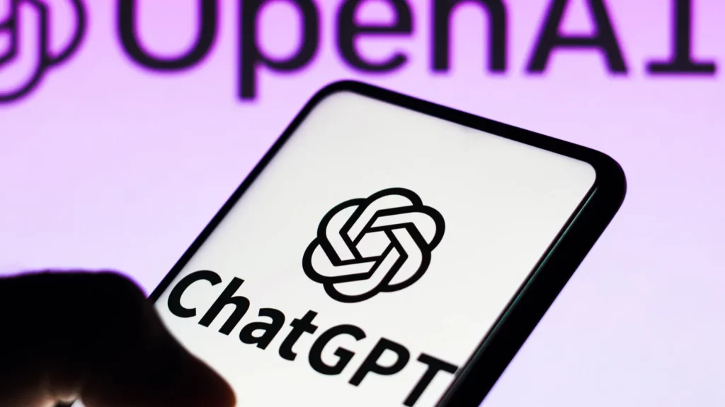 ChatGPT programa, rodoma išmaniojo telefono ekrane.