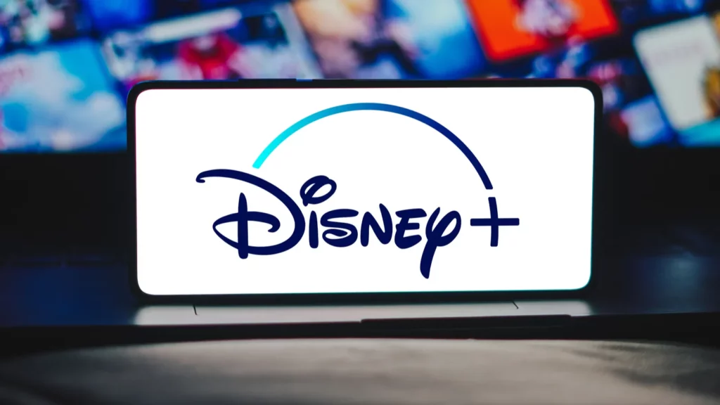 „Disney+“ logotipas išmaniajame telefone.