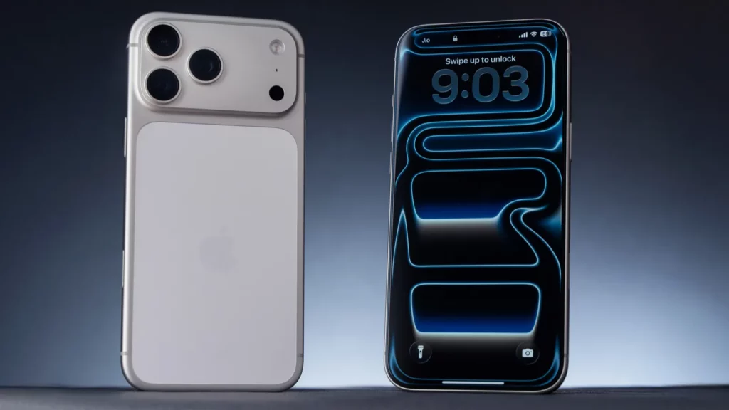 Sidabrinės spalvos iPhone 17 pro max.