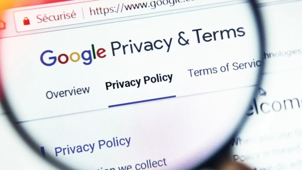 Ekrane rodomas „Google“ privatumo taisyklių ir sąlygų vaizdas iš arti.